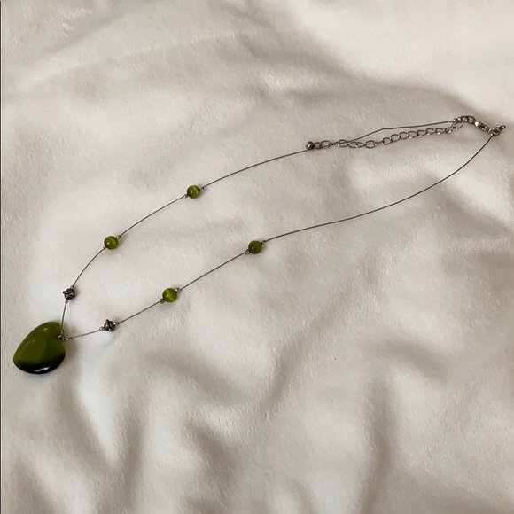 $20 1” Green Heart Pendant 18” Beaded Necklace - Picture 7 of 8